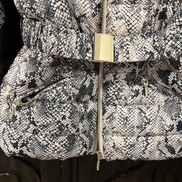 GUESS puffer jacket - Picture 9 of 15